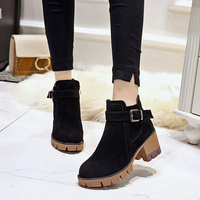 Modern női csizma durva talppal és csattal fekete, zöld és barna színekben