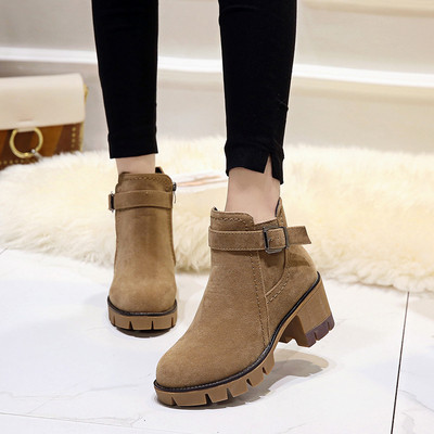 Modern női csizma durva talppal és csattal fekete, zöld és barna színekben