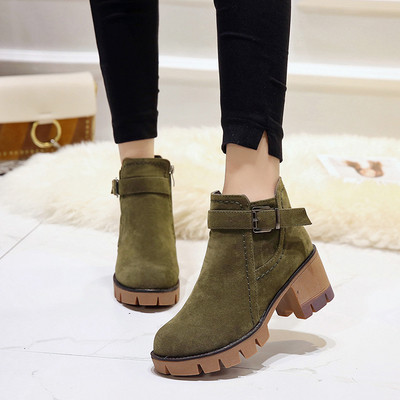 Modern női csizma durva talppal és csattal fekete, zöld és barna színekben