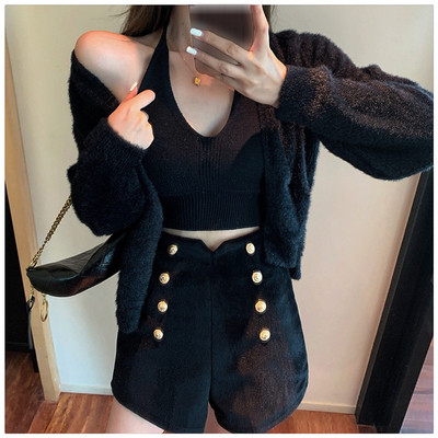 Női rövidnadrág gombokkal, magas derékkal