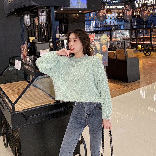 Rövid női pulóver ovális nyakkivágással, kék, zöld, bézs és rózsaszín színekben