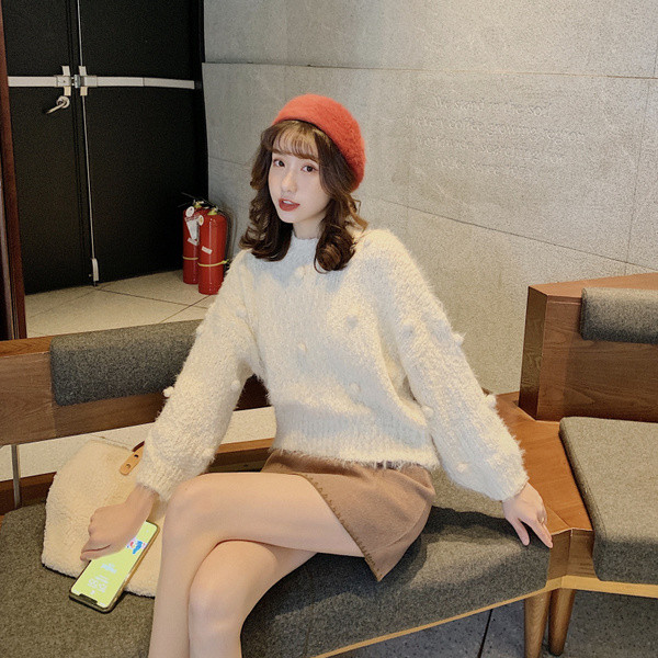 Rövid női pulóver ovális nyakkivágással, kék, zöld, bézs és rózsaszín színekben