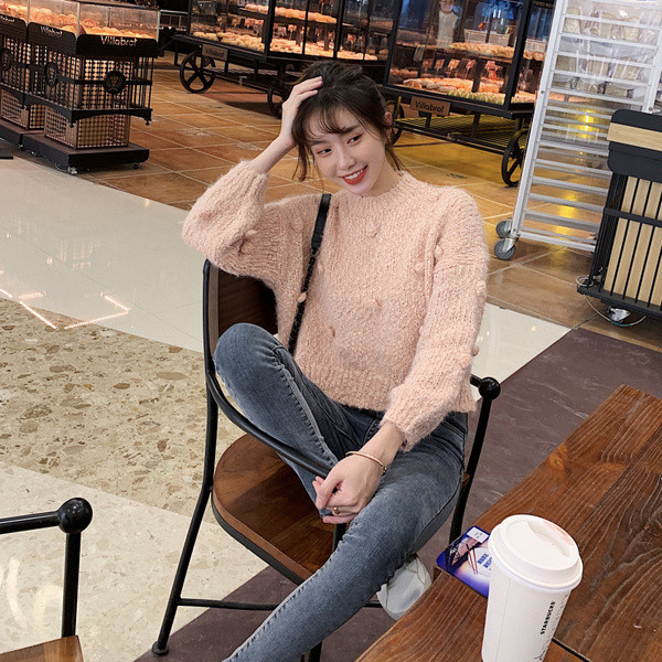 Rövid női pulóver ovális nyakkivágással, kék, zöld, bézs és rózsaszín színekben