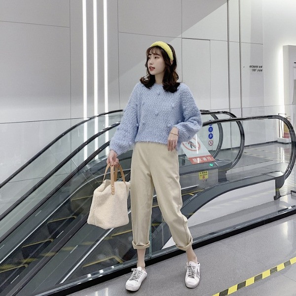 Rövid női pulóver ovális nyakkivágással, kék, zöld, bézs és rózsaszín színekben