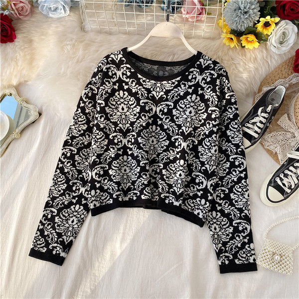 Μοντέρνο γυναικείο πουλόβερ  με στρογγυλό λαιμόκοψη σε τρία χρώματα