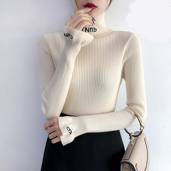 Μοντέρνο γυναικείο πουλόβερ με κεντήματα σε μαύρο, λευκό, μπεζ και καφέ χρώμα