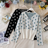 Γυναικείο μοντέρνο πουλόβερ πουά με λαιμόκοψη σε διάφορα χρώματα