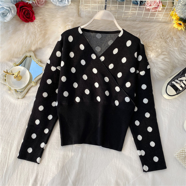 Γυναικείο μοντέρνο πουλόβερ πουά με λαιμόκοψη σε διάφορα χρώματα