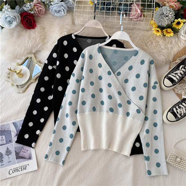 Γυναικείο μοντέρνο πουλόβερ πουά με λαιμόκοψη σε διάφορα χρώματα