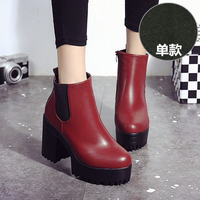 Κομψές γυναικείες μπότες με χοντρό τακούνι κλασικό μοντέλο σε κόκκινο και μαύρο χρώμα