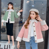 Modern női kabát gallérral és gombokkal zöld és rózsaszín színben