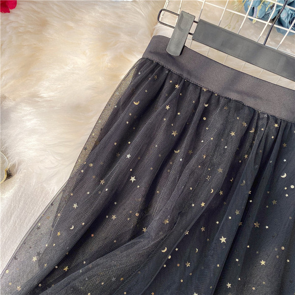 Női szoknya magas derékkal és tüll fekete színben