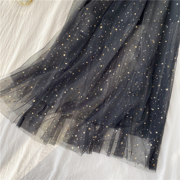 Női szoknya magas derékkal és tüll fekete színben