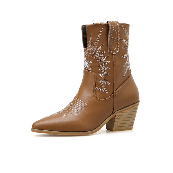 Modern női csizma hegyes modell barna és fekete hímzéssel