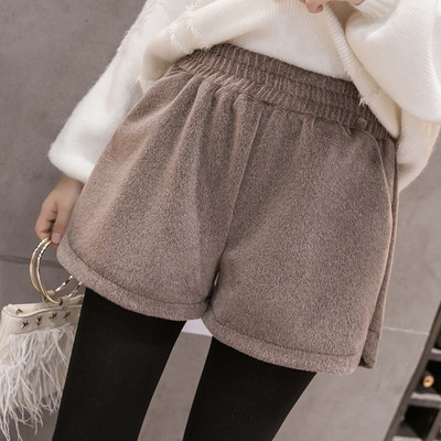 Alkalmi női bársony rövidnadrág új modellje