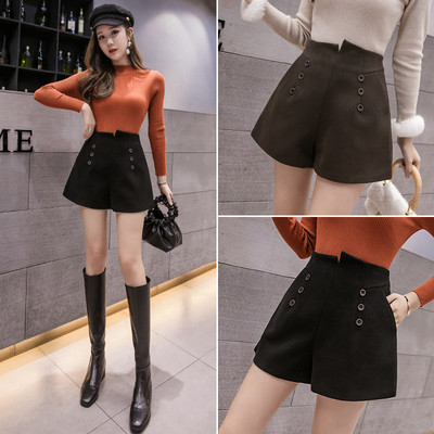 Нов модел къси дамски панталони с копчета и джобове в кафяв и черен цвят