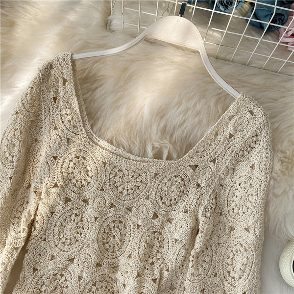 Bluză de damă modernă tricotată cu decolteu rotund în alb și bej