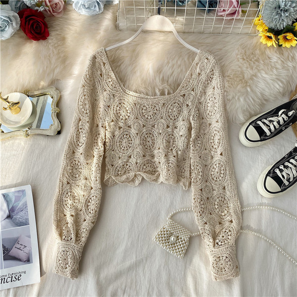 Bluză de damă modernă tricotată cu decolteu rotund în alb și bej