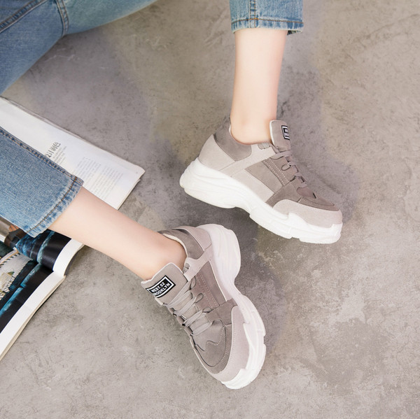 Alkalmi női tornacipő ÚJ modell durva talppal, szürke és rózsaszín színben