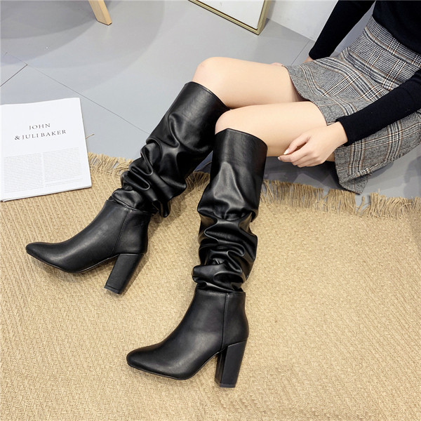 Stílusos női csizma eko bőrből, fekete színben, sarokkal