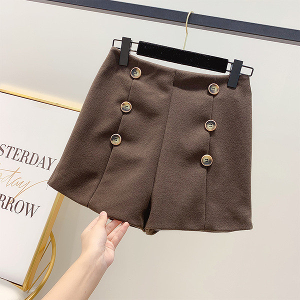 Női téli rövidnadrág gombokkal, három színben