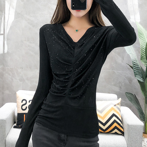 Bluză de damă cu decolteu spitz și pietre în negru și gri