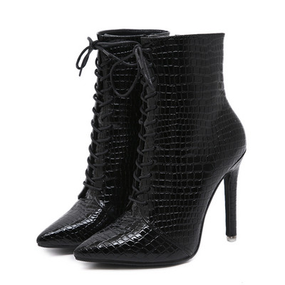 Κομψές γυναικείες μπότες με ψηλό τακούνι και κορδόνια και φερμουάρ σε μπεζ και μαύρο χρώμα