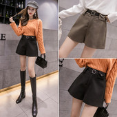 Női rövidnadrág új modellje övvel barna és fekete színben