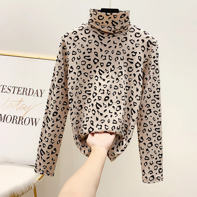 Modern női blúz magas pólógallérral és leopárd mintával