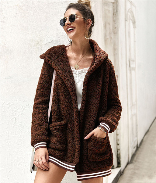 Modern női kabát cipzárral és zsebbel több színben