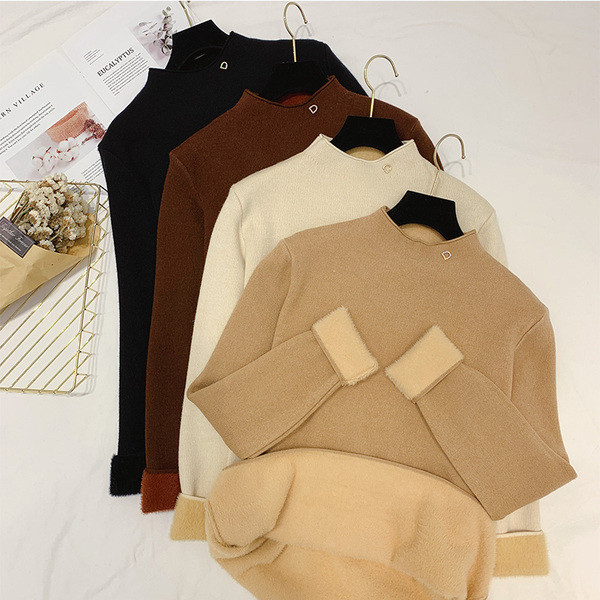 Μοντέρνο γυναικείο πουλόβερ  με απαλή επένδυση και χαμηλό γιακά σε τέσσερα χρώματα
