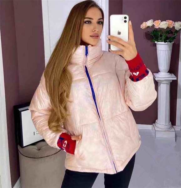 Modern női kabát cipzárral és magas gallérral, különböző színekben