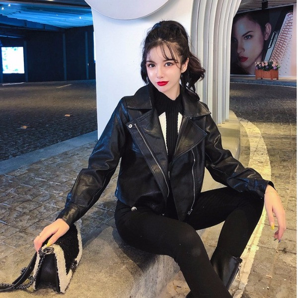 Rövid kabát ekobőr cipzárral fehér és fekete színben