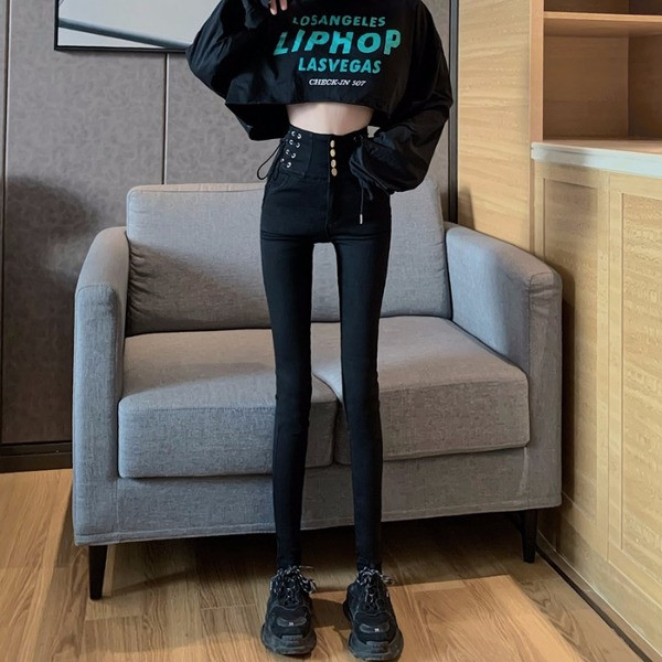 Fekete színű női testhezálló nadrág, magas derékkal, megkötővel