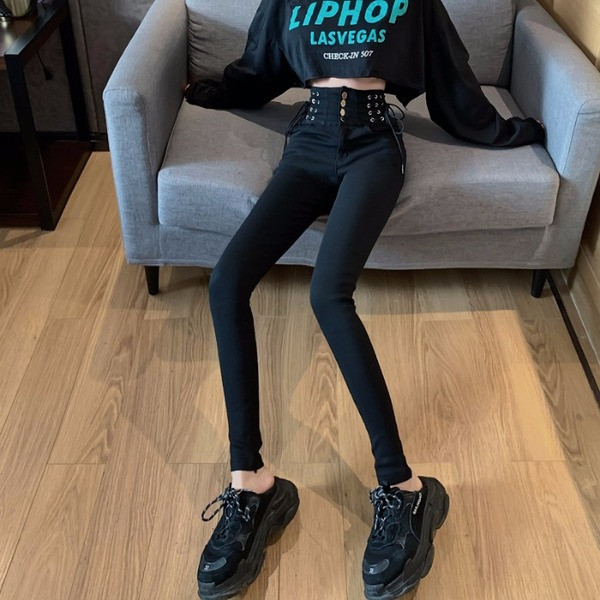 Fekete színű női testhezálló nadrág, magas derékkal, megkötővel