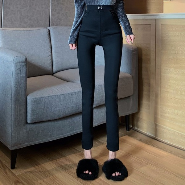 Női testhezálló nadrág magas derékkal, fekete színben