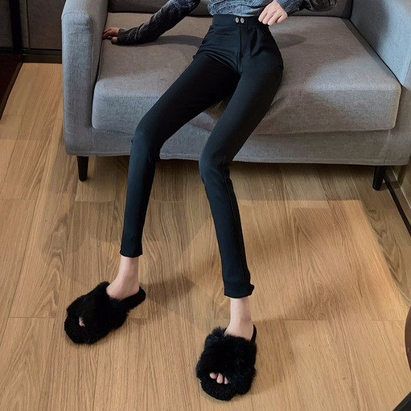 Női testhezálló nadrág magas derékkal, fekete színben