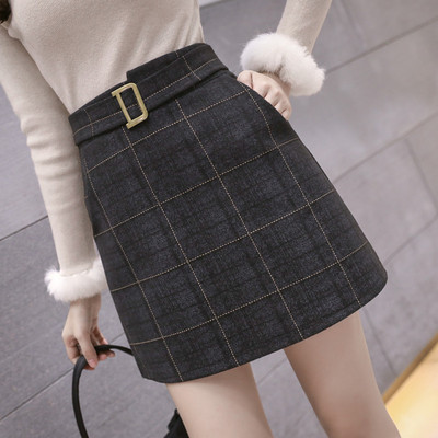 Modern női kockás szoknya övvel és fém elemmel több színben