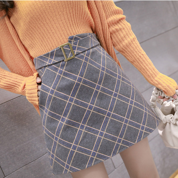 Modern női kockás szoknya övvel és fém elemmel több színben