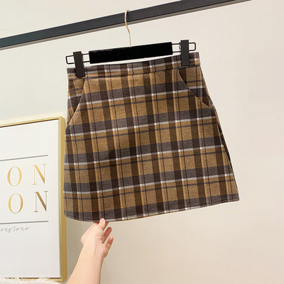 Μοντέρνα γυναικεία χειμωνιάτικη φούστα με τσέπες σε τρία χρώματα