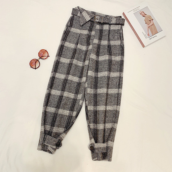 Női kockás nadrág magas derékkal és övvel