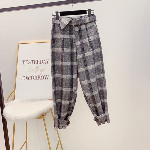 Női kockás nadrág magas derékkal és övvel