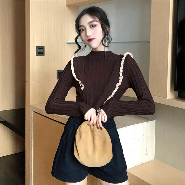 Μοντέρνο γυναικείο πουλόβερ με κολάρο - μαύρο, λευκό και καφέ χρώμα