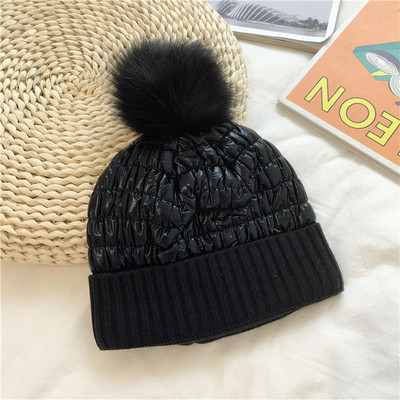 Μοντέρνο χειμερινό καπέλο γυναικών σε διάφορα χρώματα