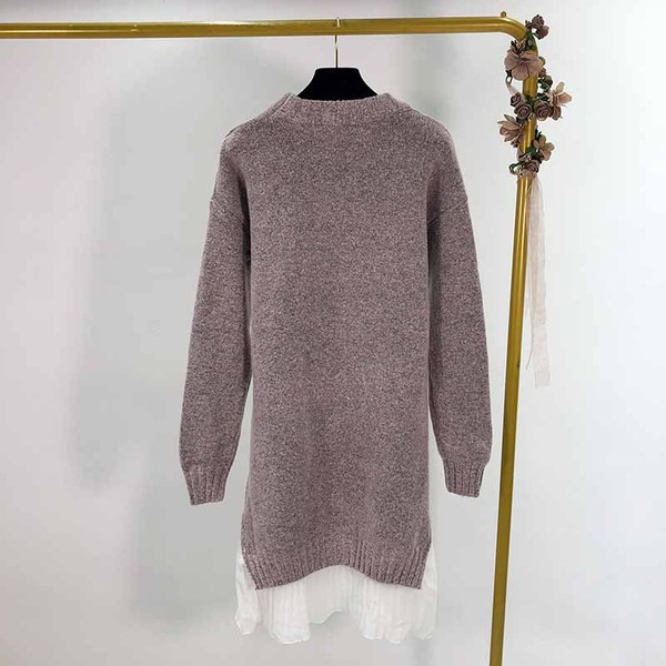 Hosszú pehelyruha hasítékokkal, két színben