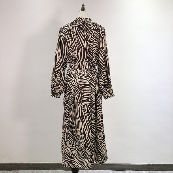 Hosszú, hétköznapi ruha derekán megkötős állatmintával