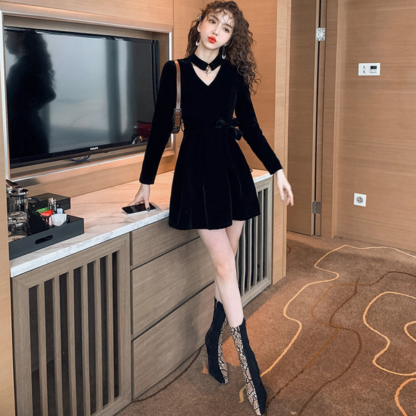 Modern női rövid ruha hosszú ujjú fekete övvel