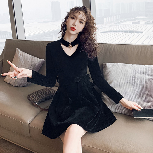 Modern női rövid ruha hosszú ujjú fekete övvel