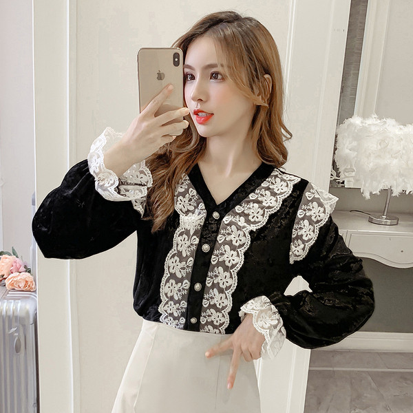 Modern női ing gombokkal és bársony csipkével