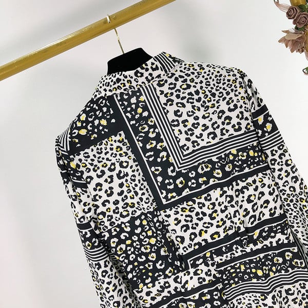 Γυναικείο φόρεμα με κλασικό γιακά